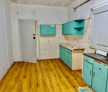 Location Location - Photo 4