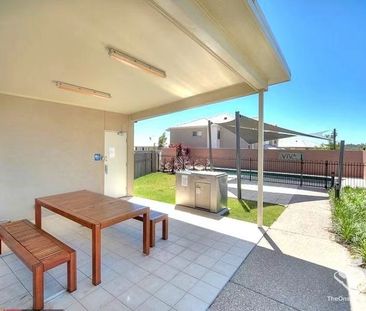 Double garaged 3 bedroom townhouse in Central Calamvale area - Photo 6