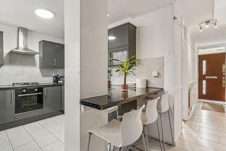 3 bedroom flat to rent - Photo 3