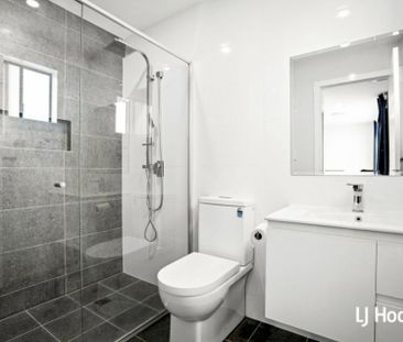 Beautiful 3 Bedroom - Great Location! - Photo 5