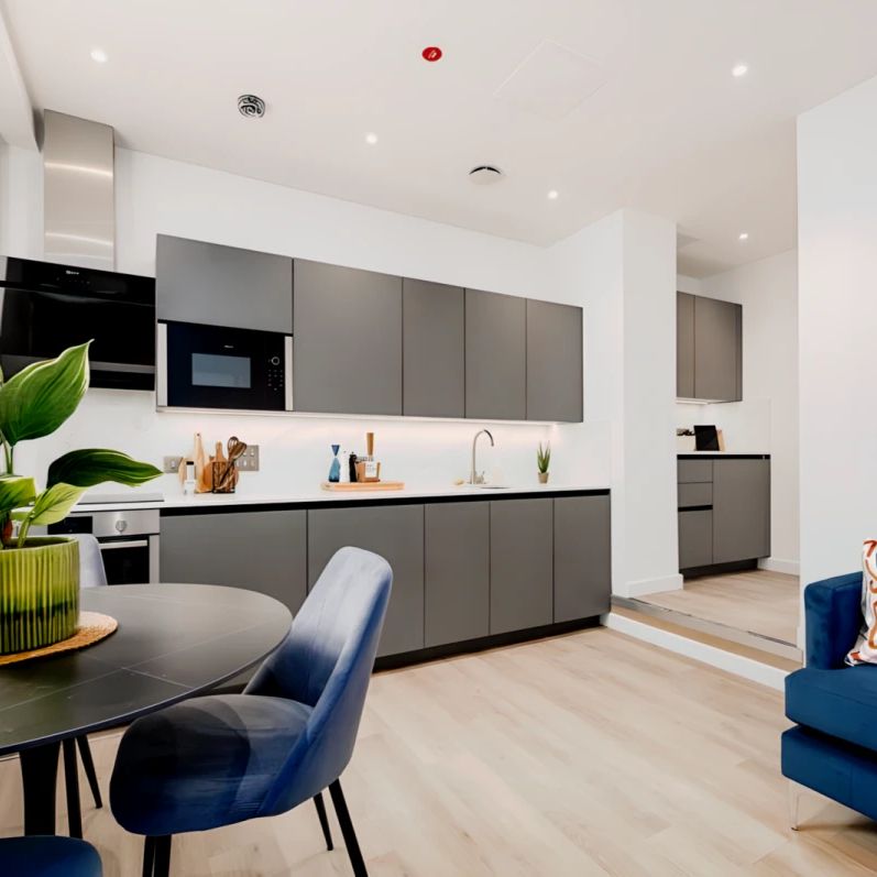 Three bed apartmen - Photo 1