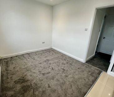 Newly refurbish 1 Bed Flat - Photo 2