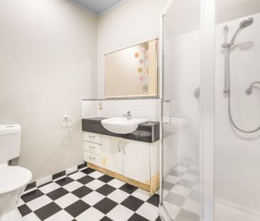 Close to the centre of it all! - Photo 5