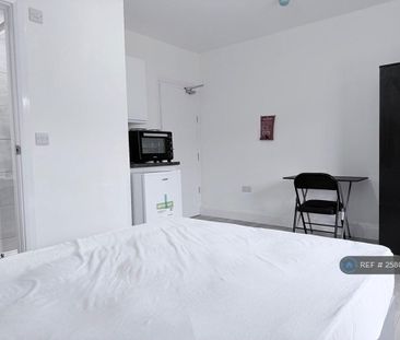 1 bedroom in a house share to rent - Photo 6