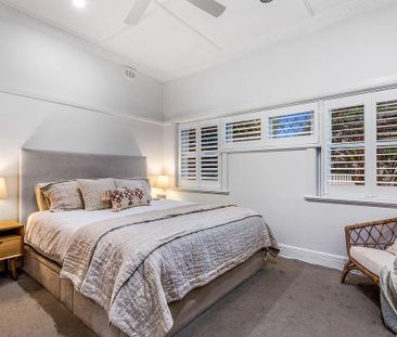 Period charm with modern family appeal - Photo 5