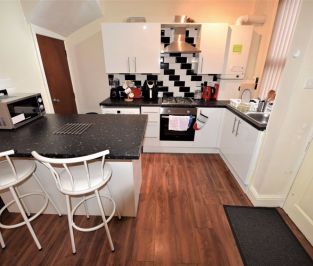 2 bedroom House in Thornville Mount, Leeds - Photo 2