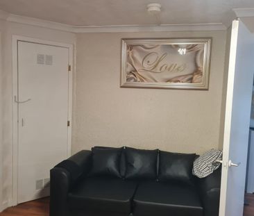 3 Bed Detached House, Elder Street, G51 - Photo 5