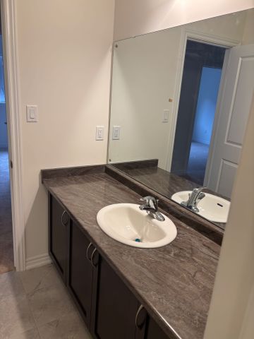 For Lease - 7 Mckernan Avenue, Brantford, Ontario - Photo 5