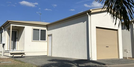 Furnished unit with garage/storage - Photo 3