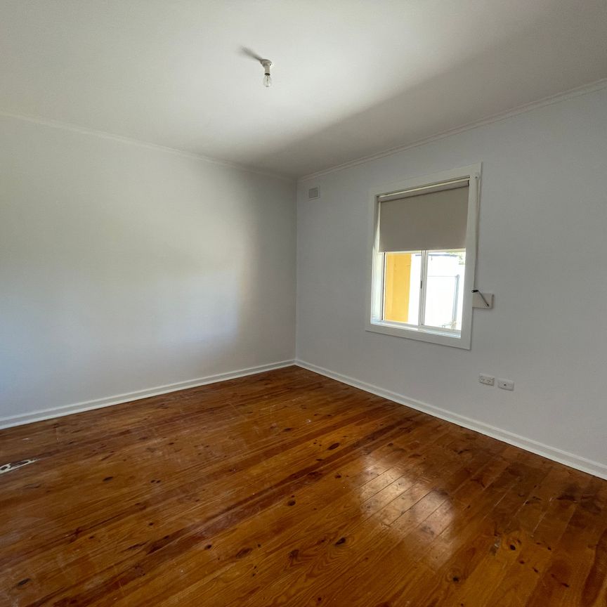 Neat and tidy, renovated home! - Photo 1