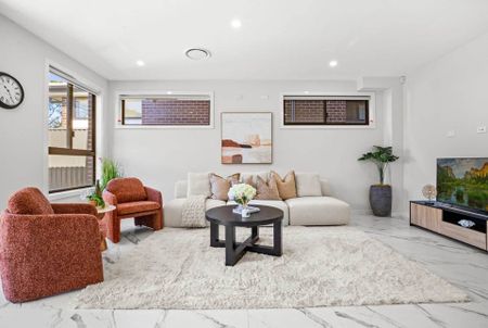 Near-New 5 Bedroom Duplex on Quite Street-Walk to Station and Shops - Photo 2