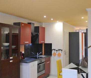 Stilvoll zu Hause: Charmante Wohnung mit Balkon - Video Online - Photo 2