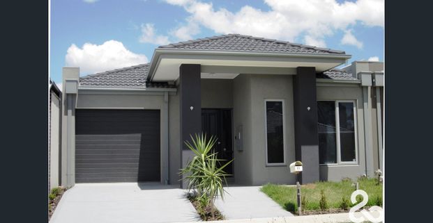 LIGHT, BRIGHT & PRICED, JUST RIGHT! - Photo 1