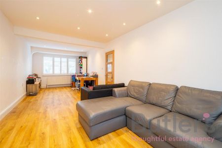 3 bedroom semi-detached house to rent - Photo 2