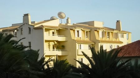 3-Bed Penthouse with Sea Views in Monte Estoril - Photo 4