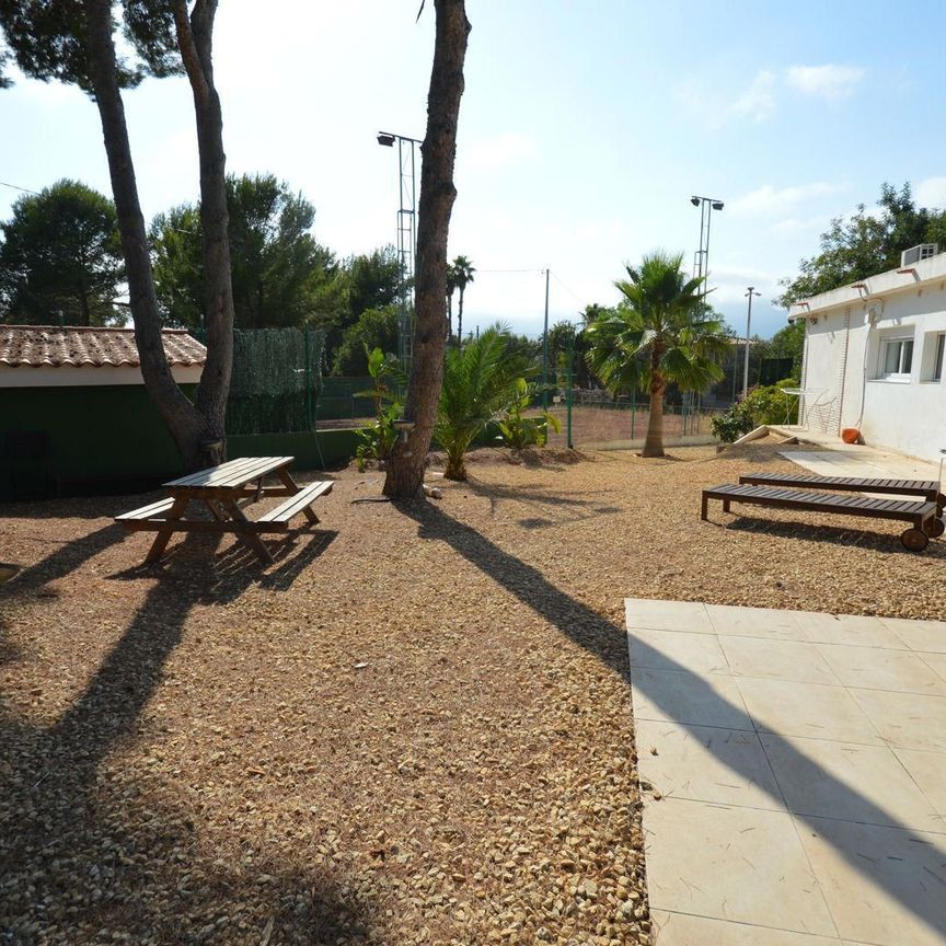 IMPRESIONANTE CHALET EN UNA PLANTA EN ALQUILER DE LARGA ESTANCIA - Photo 1