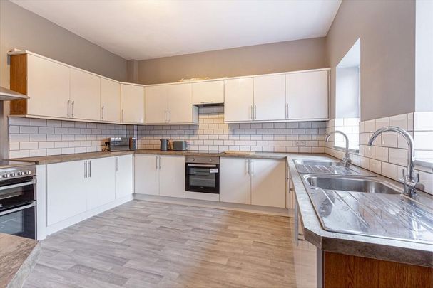 1 bedroom in a house share to rent - Photo 1