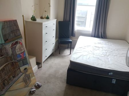 Room in a Shared Flat, Stafford Street, W1S - Photo 2