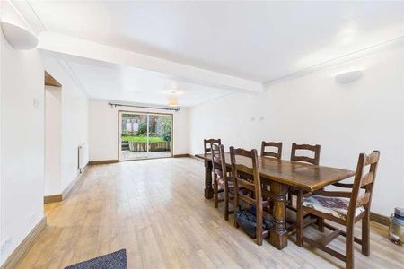 Sunray Estate, Sandhurst, Berkhire, GU47 - Photo 3