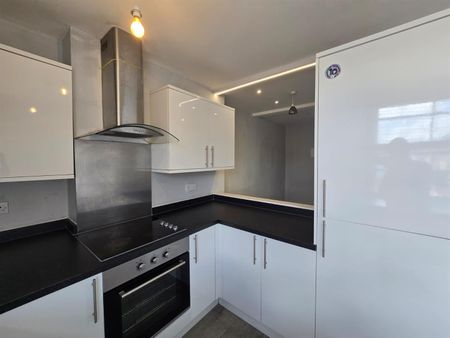 Putney High Street, London SW15 - Photo 3