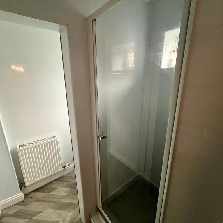 4 bedroom semi-detached house to rent - Photo 1