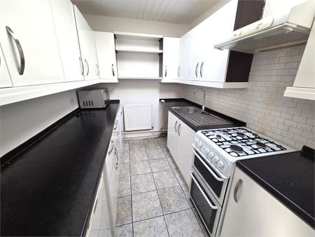 2 bedroom maisonette to rent - Photo 5