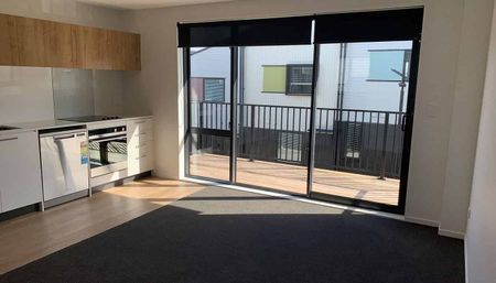 3 bedroom architecturally designed terraced house - Photo 3