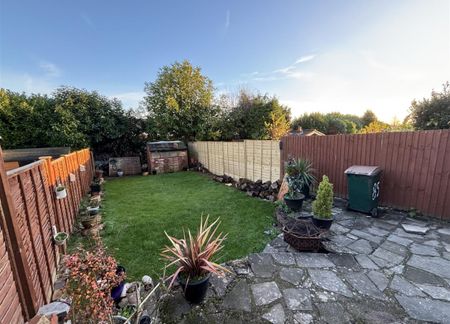 2 bedroom house - semi-detached to rent - Photo 5