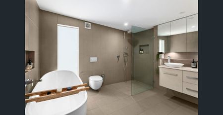 Luxurious family haven with effortless resort-style living Furnished, unfurnished or partly- furnished - Photo 4