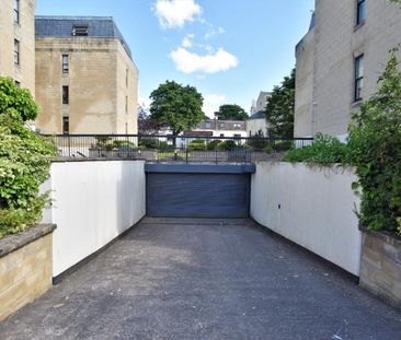 3 bedroom Flat To Let - Photo 2