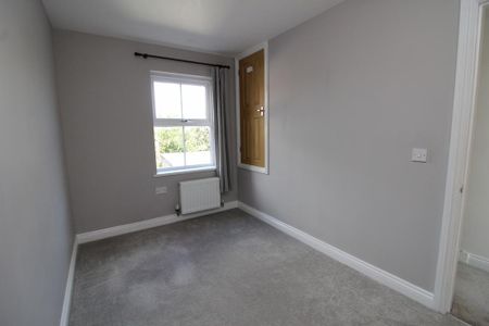 2 bedroom terraced house to rent - Photo 2