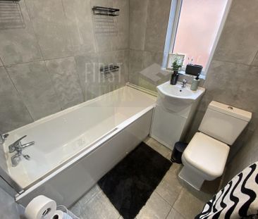 6 bedroom terraced house to rent - Photo 2