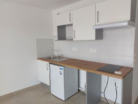 location Appartement T2 DE 45.5m² À CAVAILLON - Photo 4