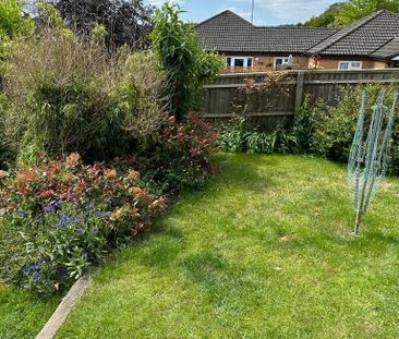 4 bedroom semi-detached house to rent - Photo 2