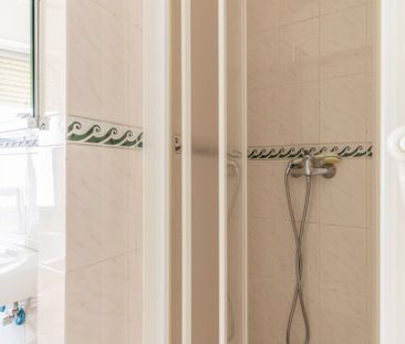 Spacious room on Avenida América with Air Conditioning - Photo 4