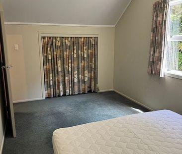 Chic 2BR Paihia Flat w/ Balcony and Wi-Fi included - Photo 6