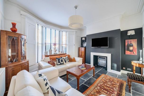 4 bedroom terraced house to rent - Photo 1