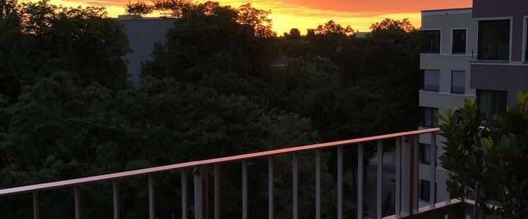 105qm lichtdurchflutete Dachgeschosswohnung mit Blick ins Grüne – eigener Stellplatz inkl. Wallbox - Photo 1