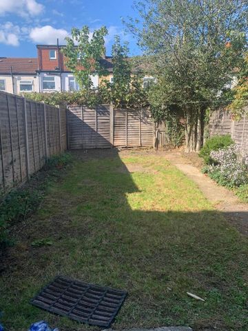 4 bedroom terraced house to rent - Photo 4