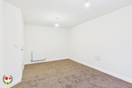 New Orchard Avenue, Winnycroft, Gloucester - Photo 4