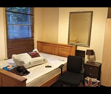 4 Bed Terraced House, Woodland Terrace, SE7 - Photo 5