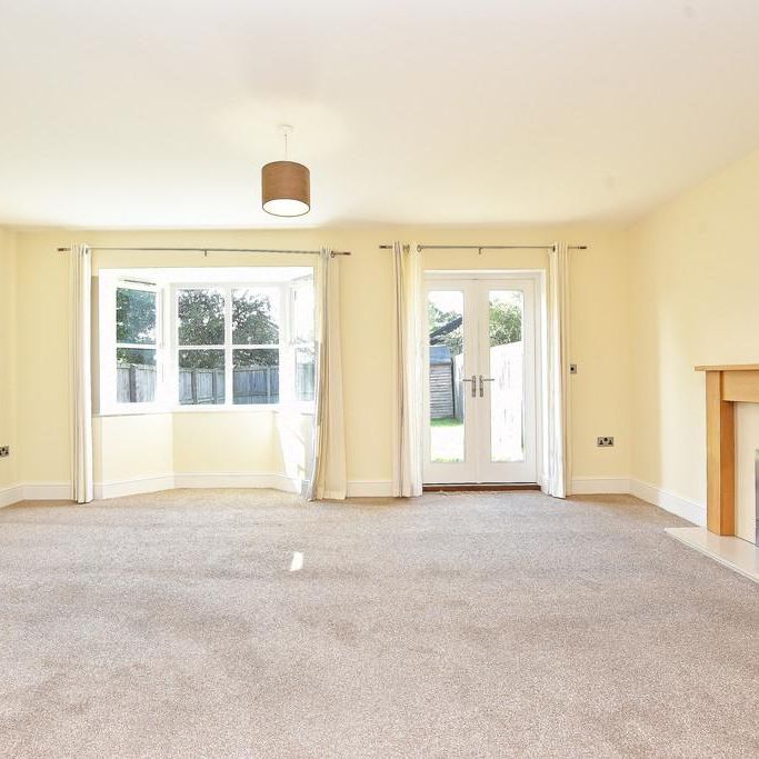 4 bedroom semi-detached house to rent - Photo 1