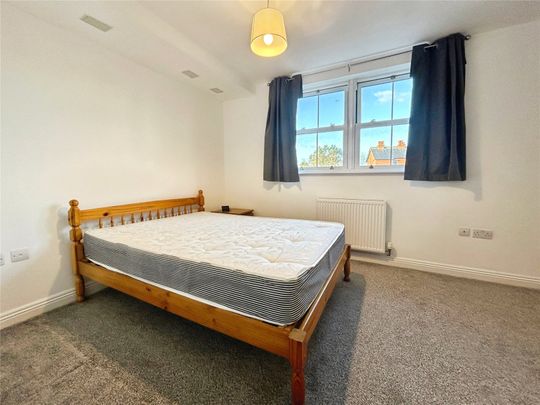 High Street, Egham, Surrey, TW20 9HF - Photo 1