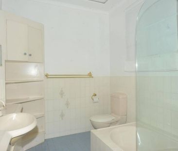 Whisper quiet 3-bed family home with cabana (granny flat) - Photo 6