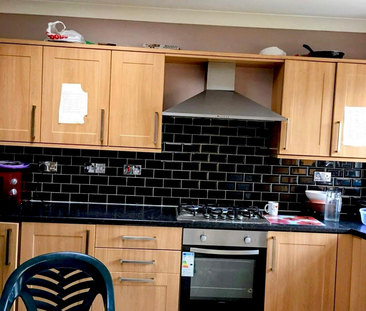 1 bedroom in a house share to rent - Photo 4