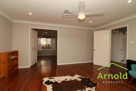 FURNISHED 5 BEDROOM HOME! - Photo 2