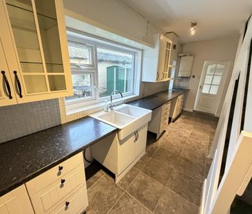 2 bedroom terraced house to rent - Photo 4