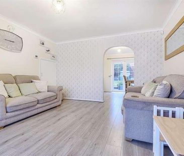 Chantry Road, Chessington, KT9 - Photo 3