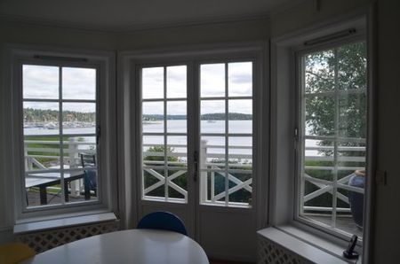 ÖVERVÅNING PÅ VILLA VID VATTNET I NÄSBY PARK UTHYRES - Foto 4