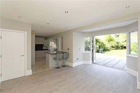 4 bedroom detached house to rent - Photo 3